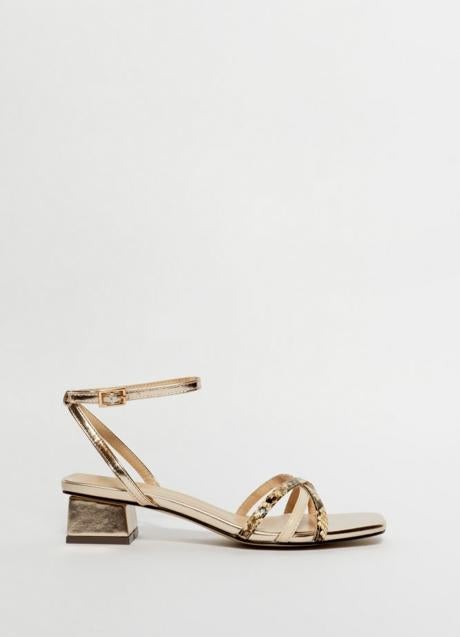 Sandalias de Sfera (21,99 euros)