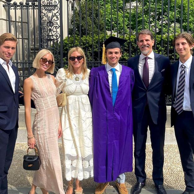 Marie-Chantal Miller, siempre perfecta: el vestido blanco boho que ha llevado a la graduación de su hijo Odysseas