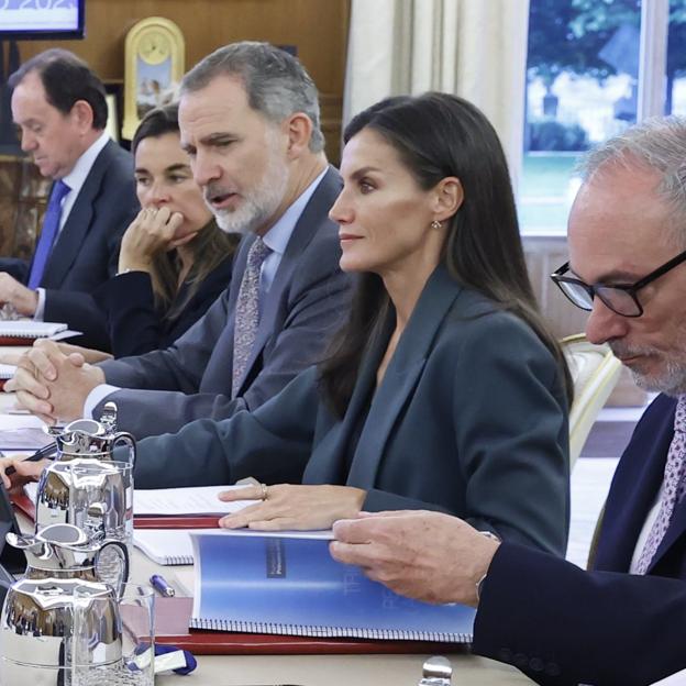 El look de oficina perfecto de la reina Letizia y tres blazers por menos de 50 euros que sientan igual de bien que la suya