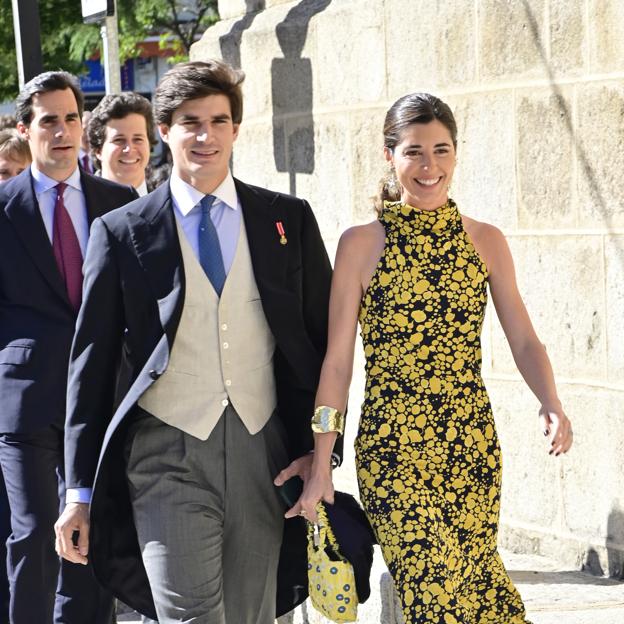 Belén Corsini, la invitada perfecta en la boda de Blanca Sainz: todos los looks del enlace de la hija de Carlos Sainz