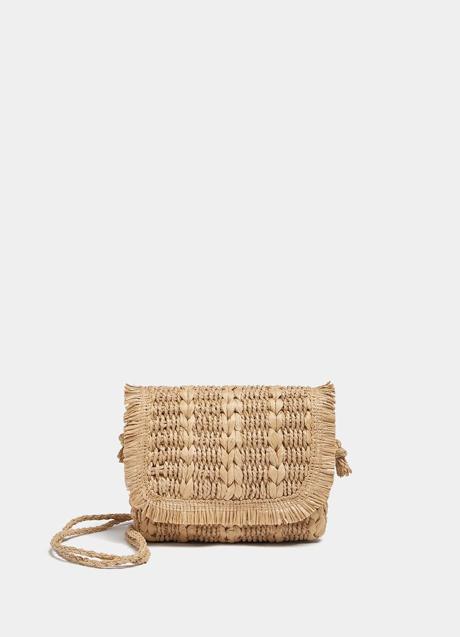 Bolso de rafia de Pull & Bear (19,99 euros)