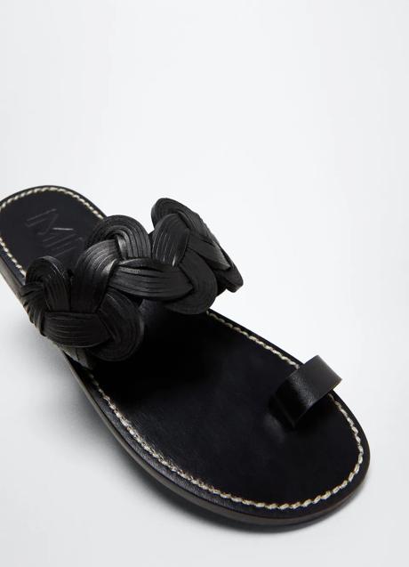 Sandalias planas de Mango (39,99 euros)