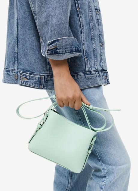 Bolso verde menta de H&M (25,99 euros)