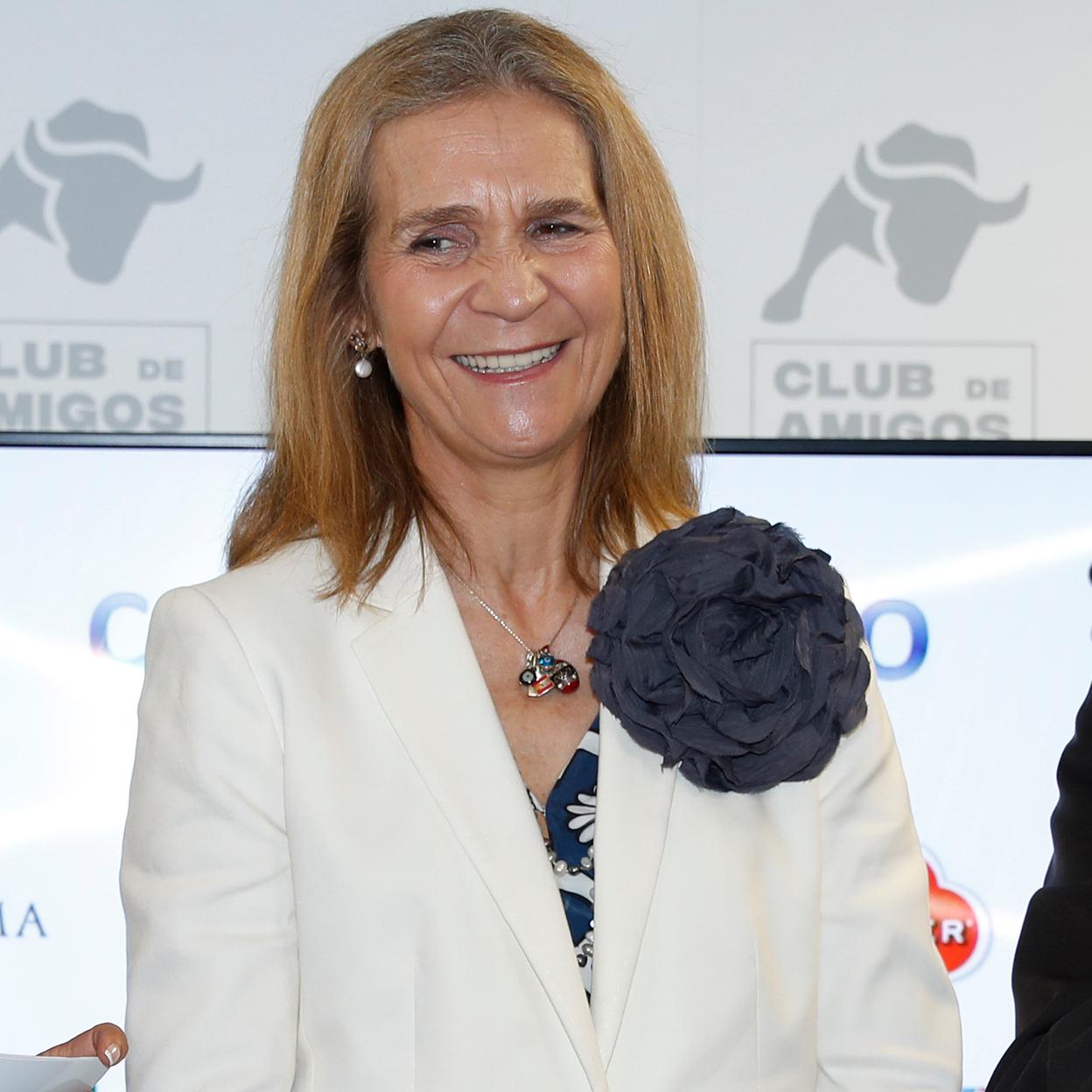 La infanta Elena con un traje blanco./gtres