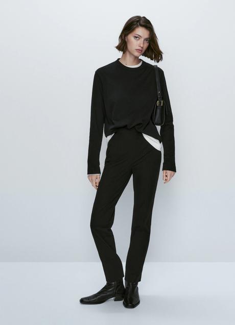 Pantalón negro de algodón, 29,95 euros.