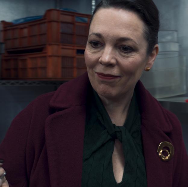 Olivia Colman como la agente Sonya Falsworth en Invasión Secreta.