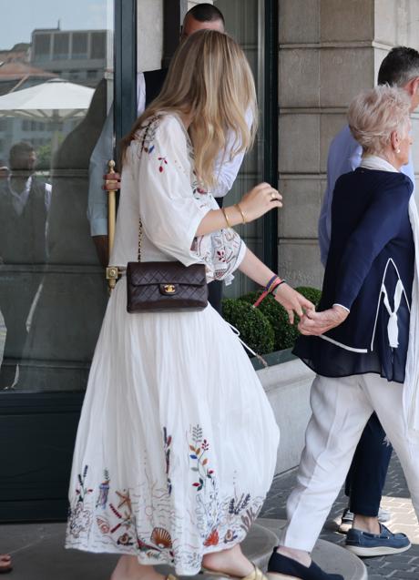 Irene Urdangarín con falda de Zara. Fuente: Gtres.