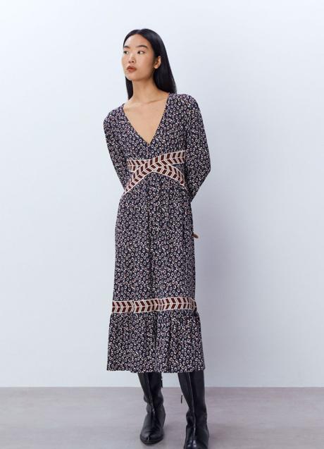 Vestido estampado de Sfera (29,95 euros)