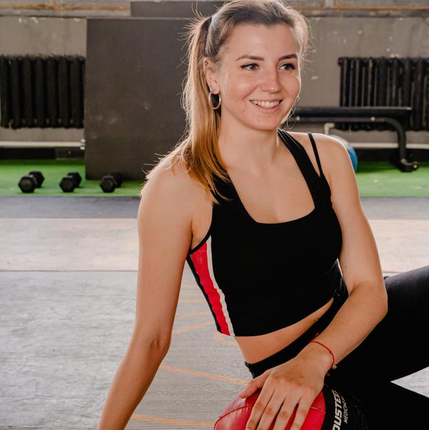 Plank jacks con pelota bosu, el ejercicio divertido que fortalece tu core mientras mejoras tu salud cardiovascular