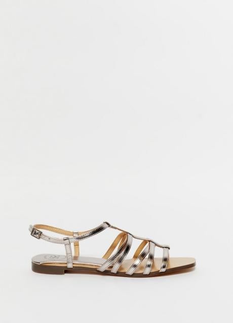 Sandalias planas de Sfera (19,99 euros)