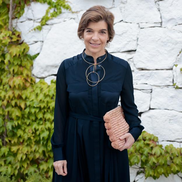 Xandra Falcó deslumbra con un vestido camisero elegantísimo en los Premios Princesa de Girona 2023