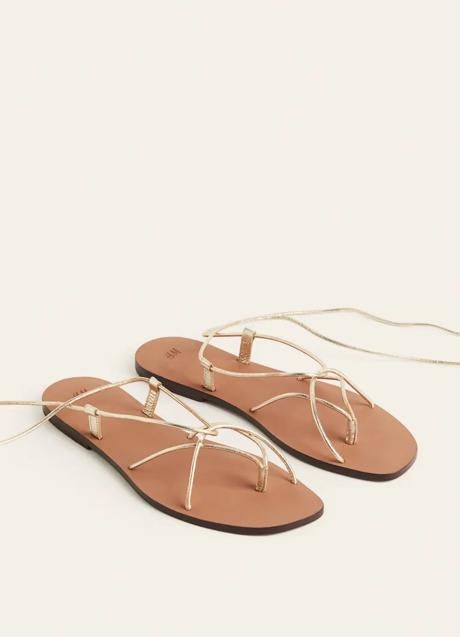 Sandalias doradas de H&M (39,99 euros)