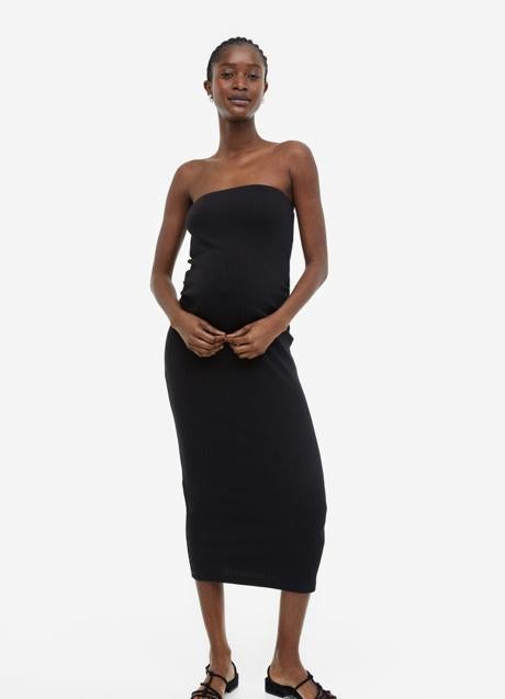 Vestido negro de palabra de honor de H&M, 19,99 euros.