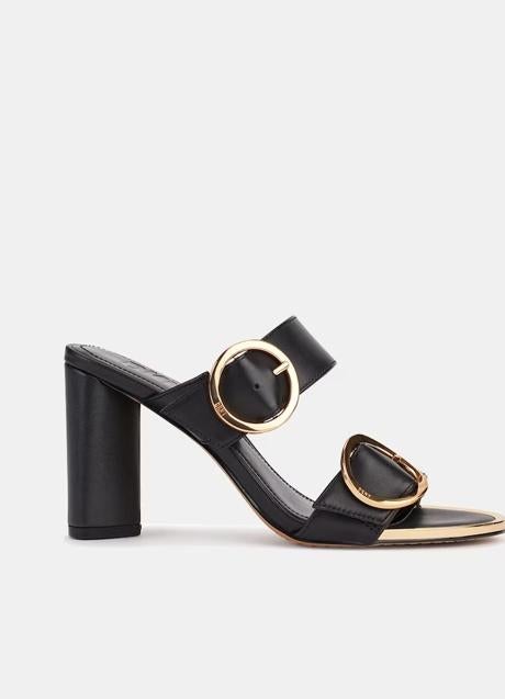 Mules negros con hebillas de DKNY, 89,60 euros.