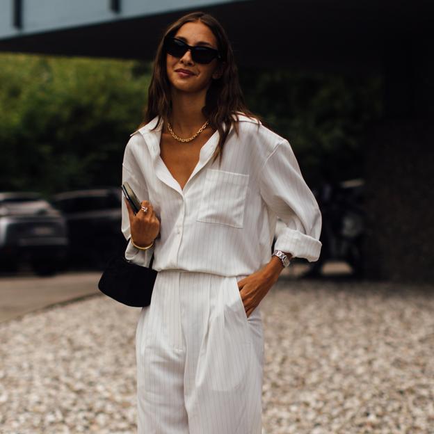 Las camisas de lino oversize para llevar en un look de oficina con pantalones o de playa encima del bikini