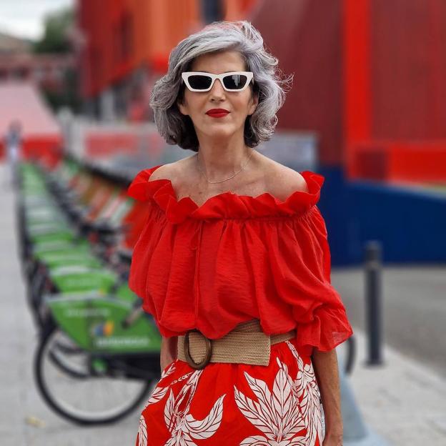 El look que más rejuvenece a los 50 es este de las rebajas de H&M que ha llevado Carmen Gimeno