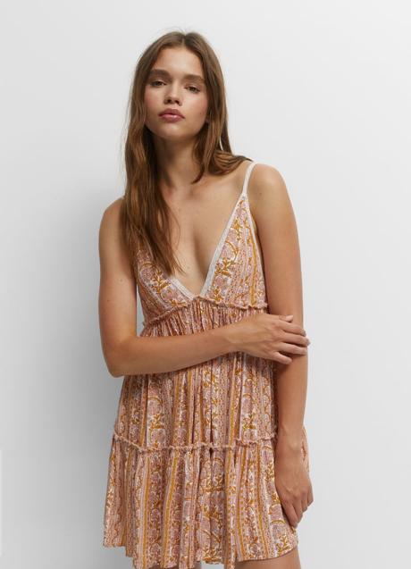 Vestido corto de Pull & Bear (25,99 euros)