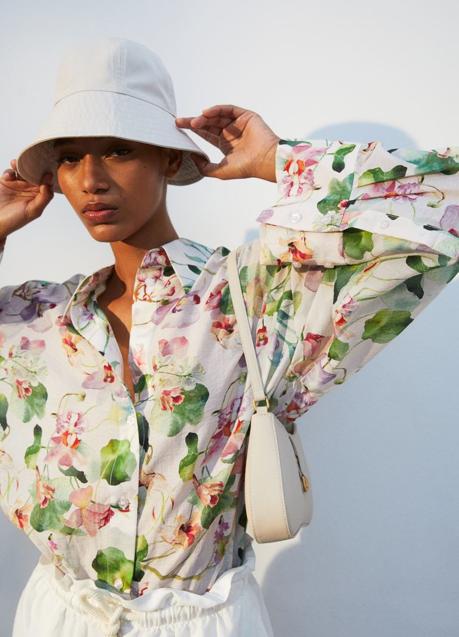 Camisa con estampado de flores de H&M (39,99 euros)