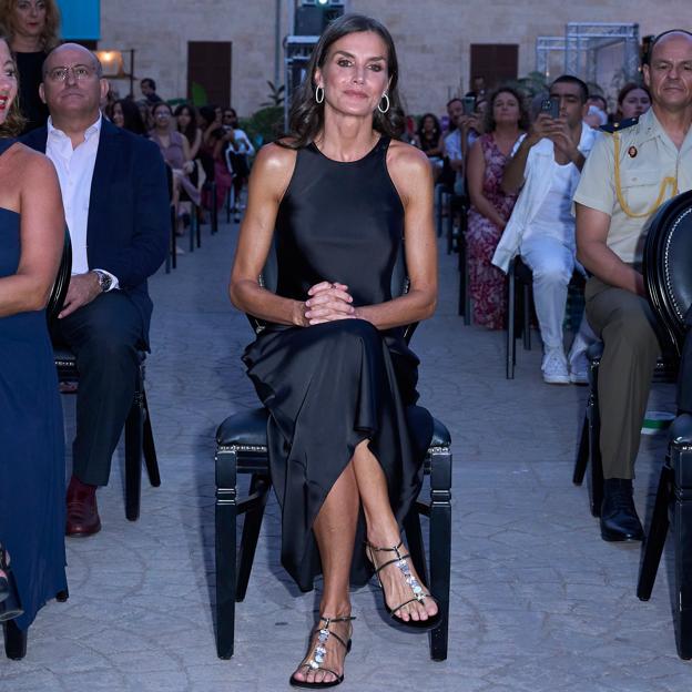 Todas las sandalias planas, cómodas y bonitas que ha llevado la reina Letizia a lo largo de los años