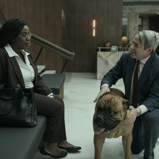 Uzo Aduba y Matthew Broderick en una imagen de Medicina Letal. 