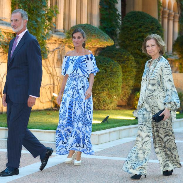 El rey Felipe, la reina Letizia y la reina Sofía en la recepción.