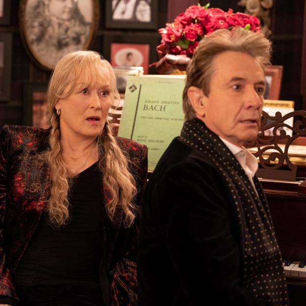 Meryl Streep y Martin Short en una imagen de la tercera temporada de Solo asesinatos en el edificio.