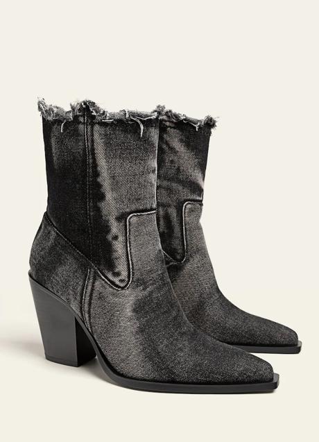 Botas en tejido vaquero de Stradivarius (45,90 euros)