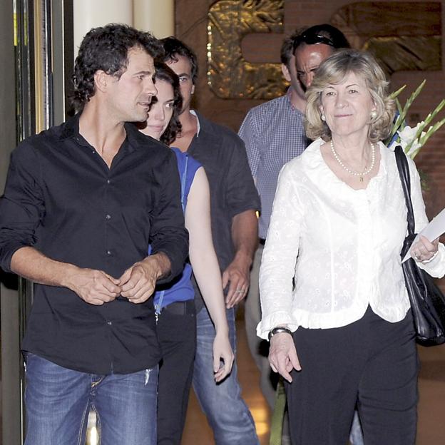 Rodolfo Sancho junto a su madre, Noelia Aguirre. /