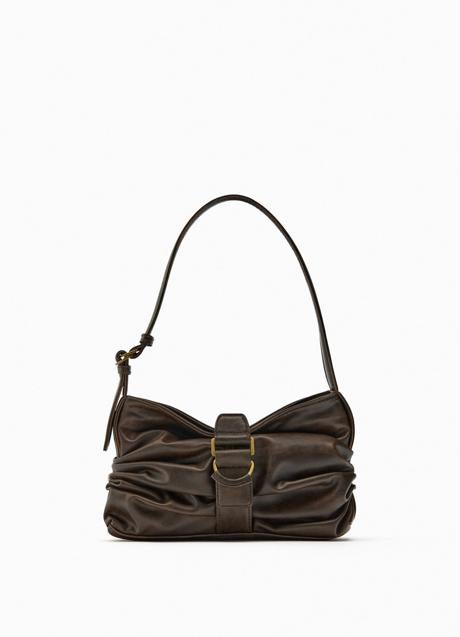 Bolso de hombro de Zara, 29,95 euros.