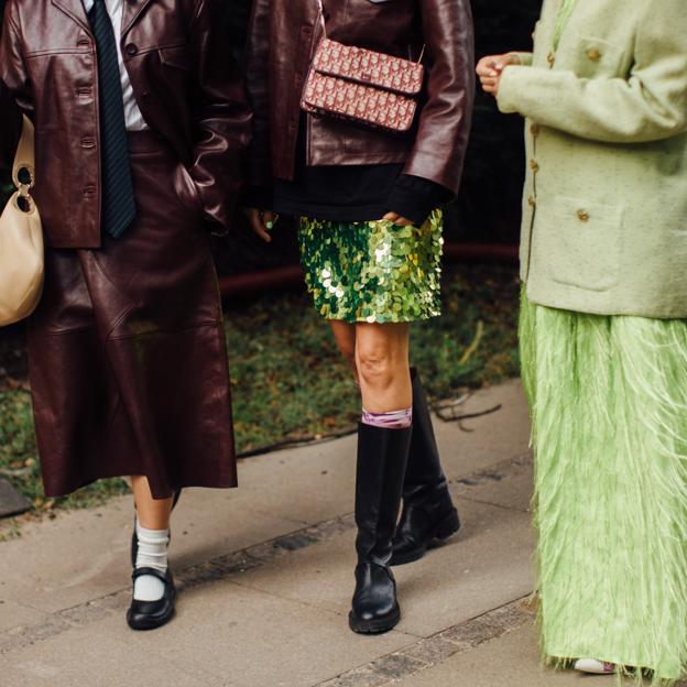 Las botas altas son la inversión definitiva esta temporada y así las llevarás según el street style