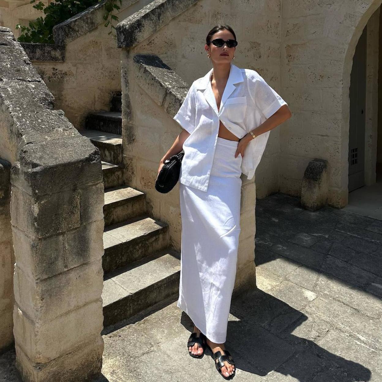 La influencer lleva un total look blanco/@KELSEYMERRITT