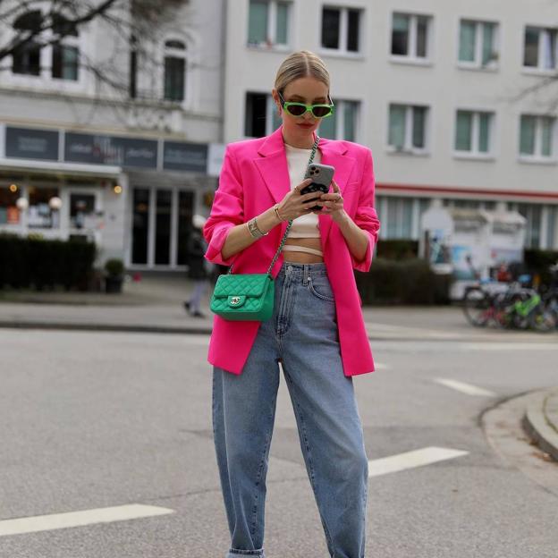 Chaquetas color rosa super favorecedoras para llevar la tendencia Barbiecore en septiembre