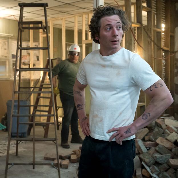 Jeremy Allen White en el papel de Carmy, el protagonista de The Bear, durante una escena de la segunda temporada.