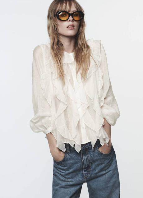 Blusa blanca con chorreras