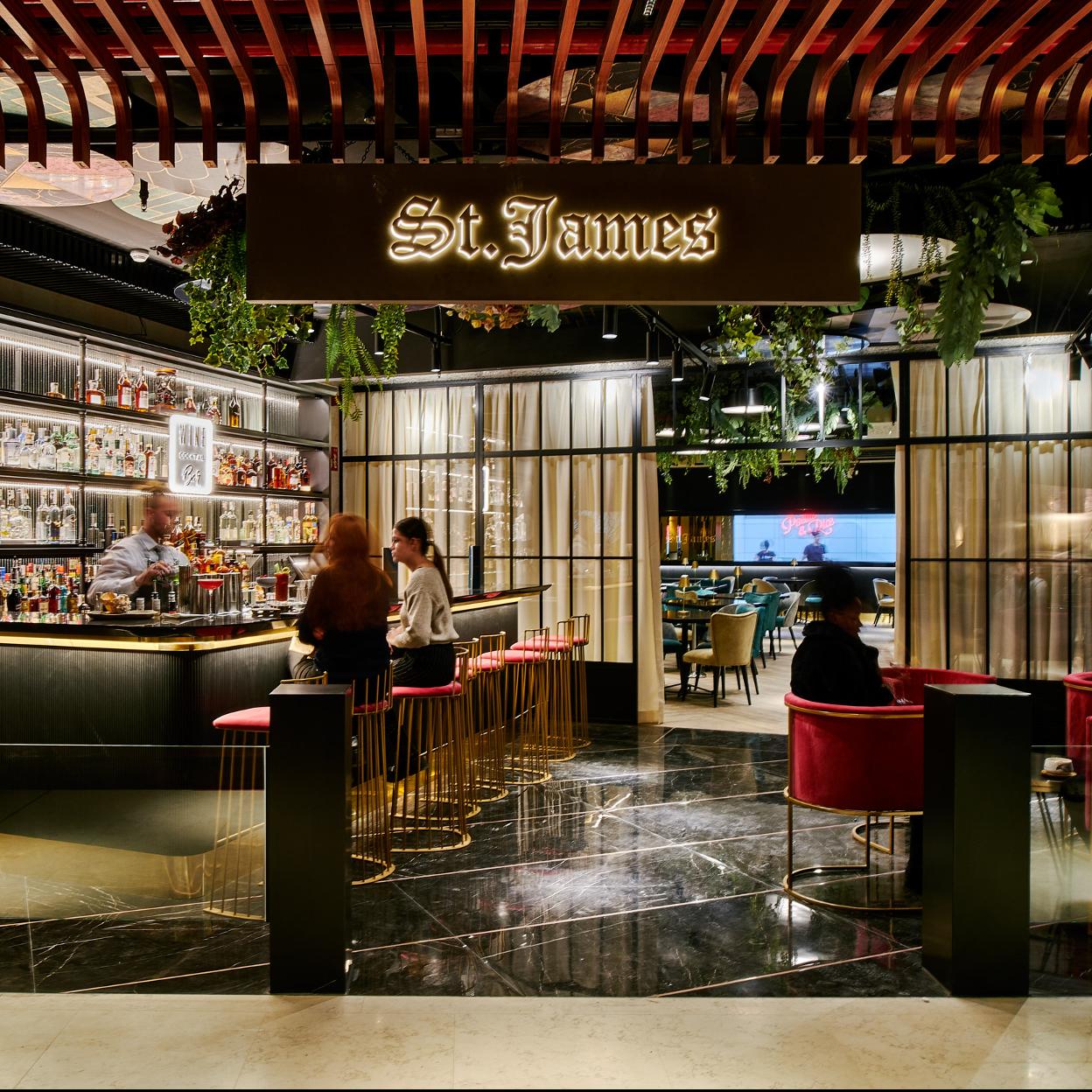 Exterior del restaurante St. James, una de los mejores en Madrid para disfrutar de una buena paella o arroz./D.R