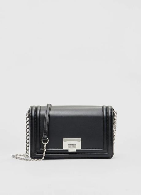 Bolso negro de Stradivarius (12,99 euros)