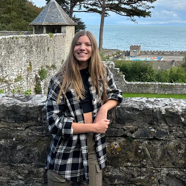 La infanta Sofía ya está en Gales: las primeras fotos de su nueva vida frente al mar y sin sus padres y su hermana