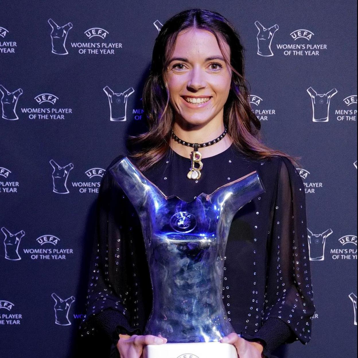 Aitana Bonmatí tras recoger el premio./uefa