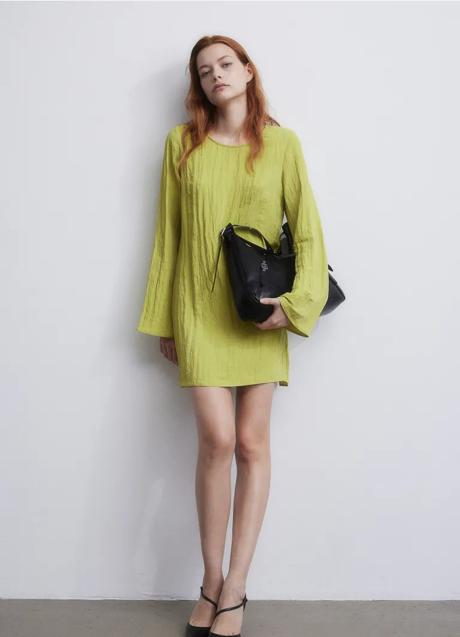 Vestido verde corto de H&M, 17,99 euros.