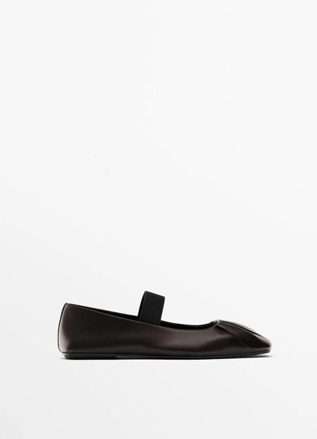 Zapatos negros de Massimo Dutti (79,99 euros)
