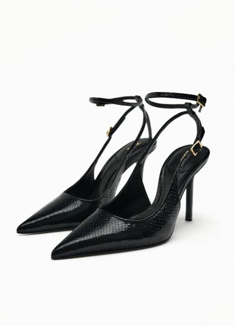 Zapatos negros de Zara (29,95 euros)