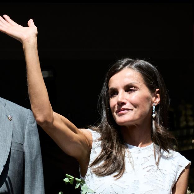 Lo que no se vio de Letizia en la visita a Pamplona: la reina se salta el protocolo y arrasa con su club de fans