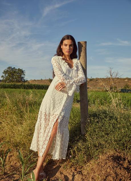 Modelo luce el vestido Paloma de Señorita.