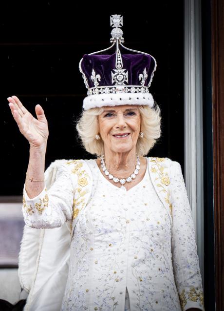 La reina Camilla decidió ceñirse la corona de la reina María en día de su coronación, en vez de encargar una pieza nueva. (FOTO: GETTY IMAGES)