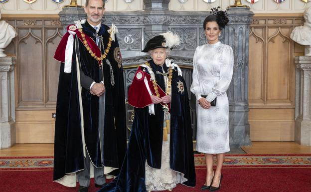 Julio de 2019, para la recepción en el Castillo de Windsor con motivo de la entrega de la orden de al Jarretera a don Felipe, con vestido y tocado de Cherubina. /