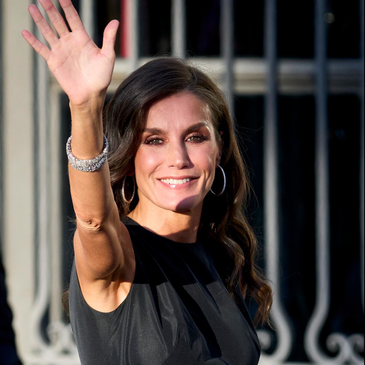 Este mono blanco con volantes de Primark baratísimo arrasa entre las  influencers en Instagram y copia el look más viral de la Reina Letizia