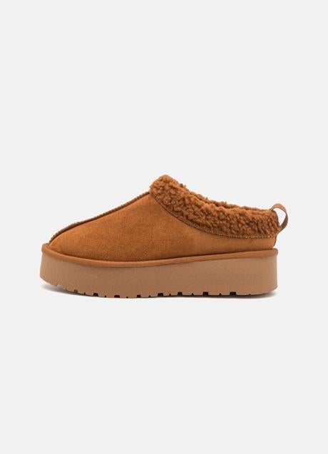 Pantuflas de borreguito de UGG, 54,95 euros.