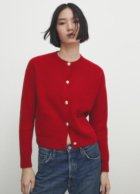 Cárdigan rojo de Massimo Dutti (69,99 euros)