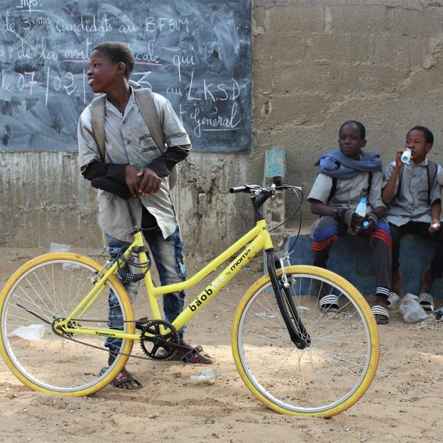 Salesforce y Bicicletas sin fronteras pedalean para que mil chicos y chicas de Senegal puedan ir al instituto