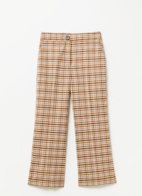 Pantalón con estampado de cuadros de Sfera (35,99 euros)